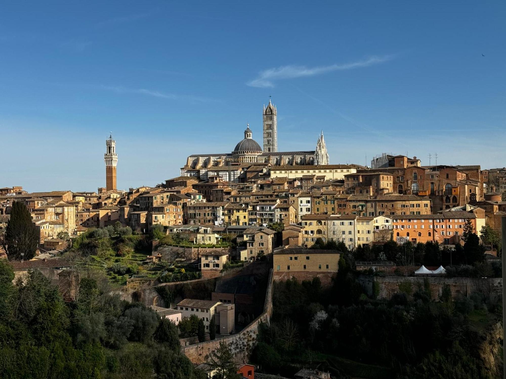 Skyline Siena Apartment Bagian luar foto