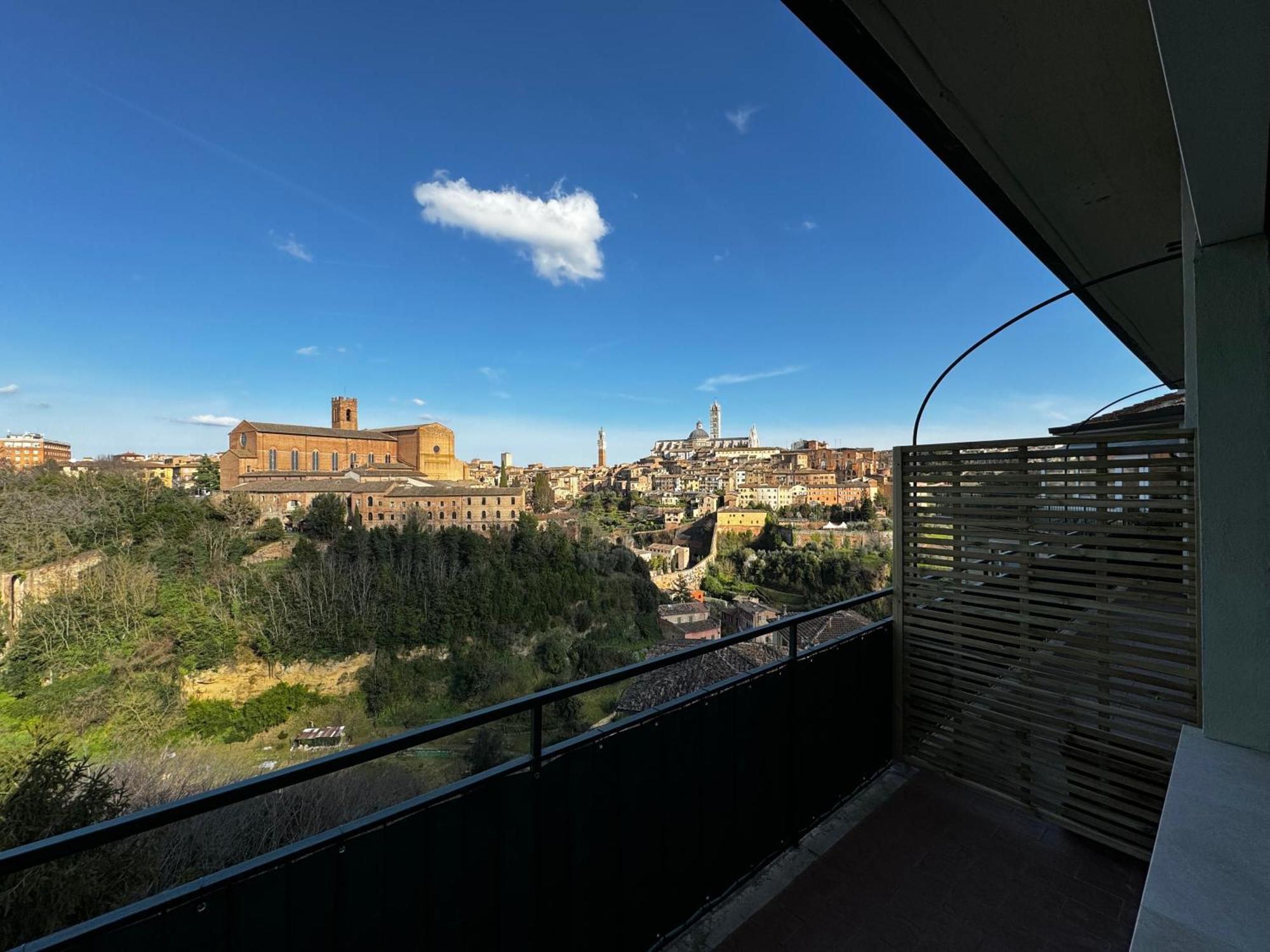 Skyline Siena Apartment Bagian luar foto