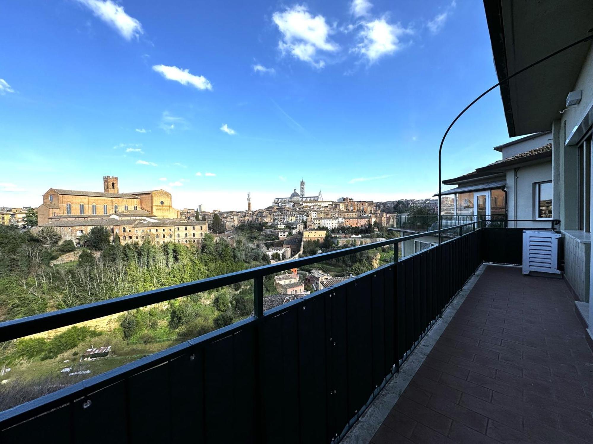 Skyline Siena Apartment Bagian luar foto