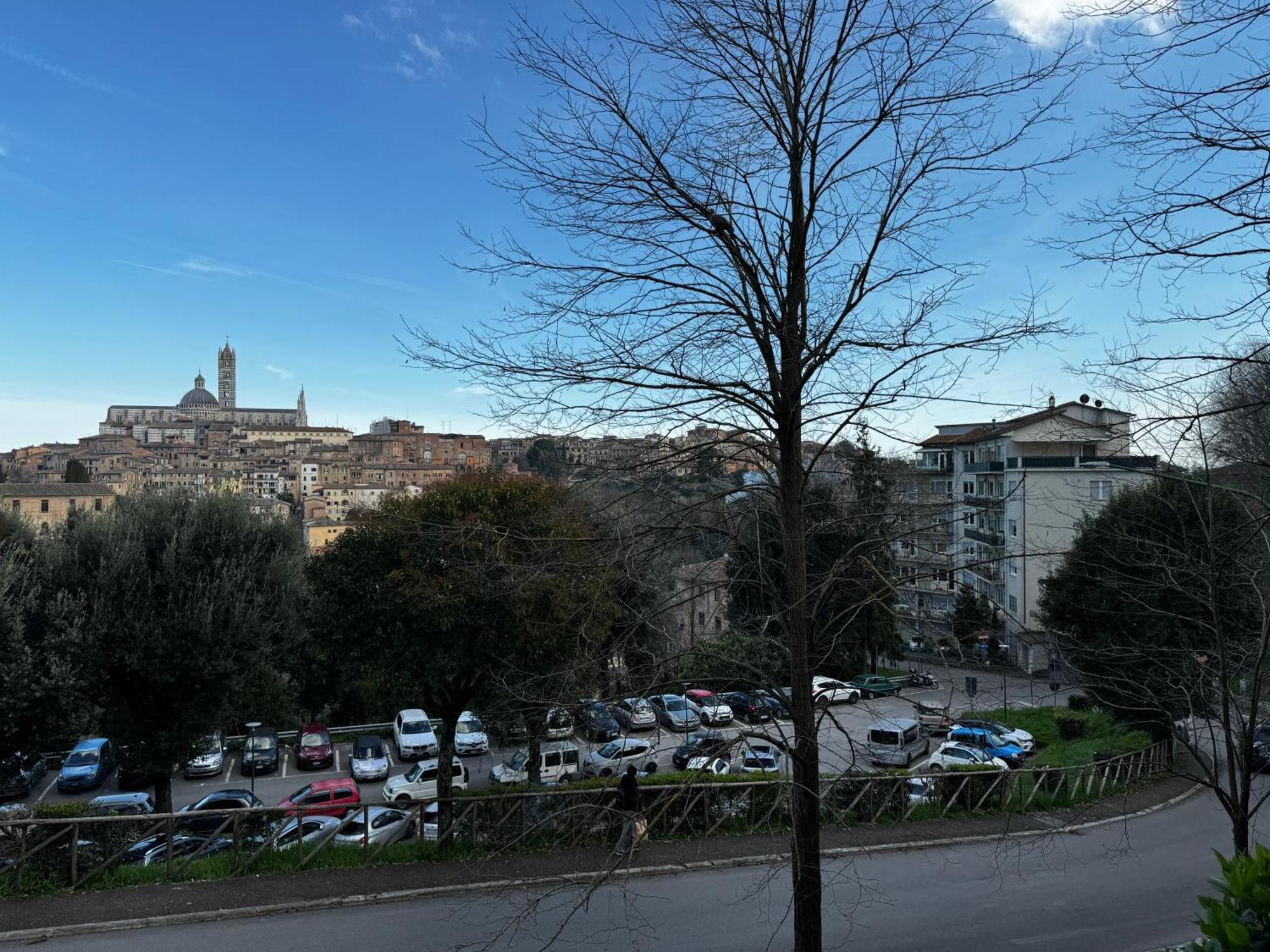 Skyline Siena Apartment Bagian luar foto