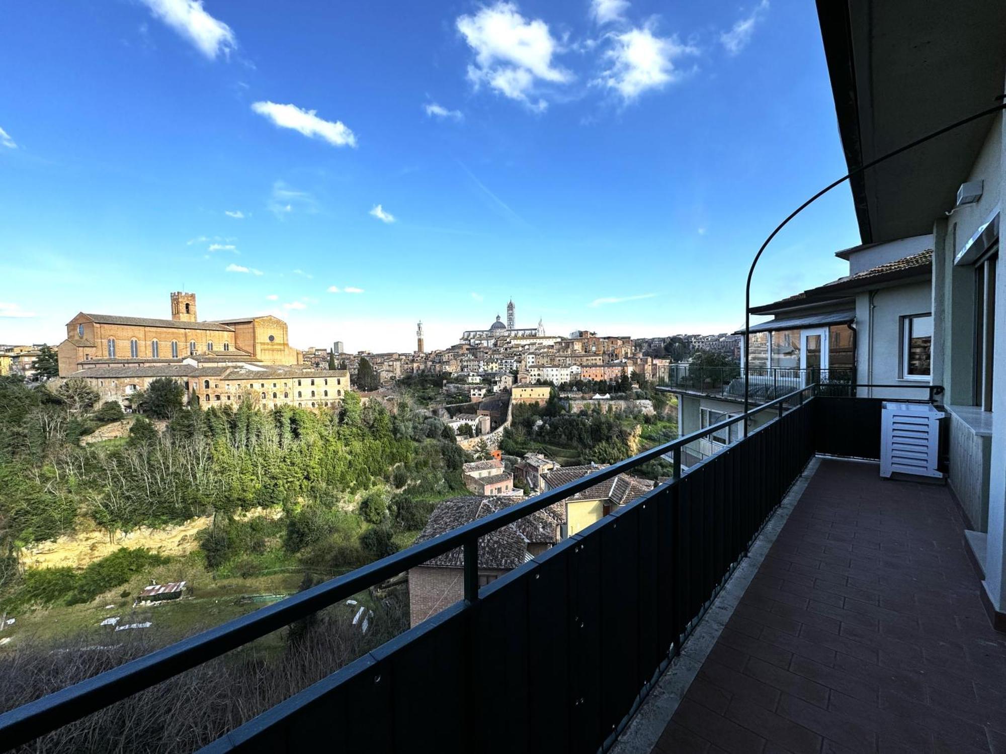 Skyline Siena Apartment Bagian luar foto
