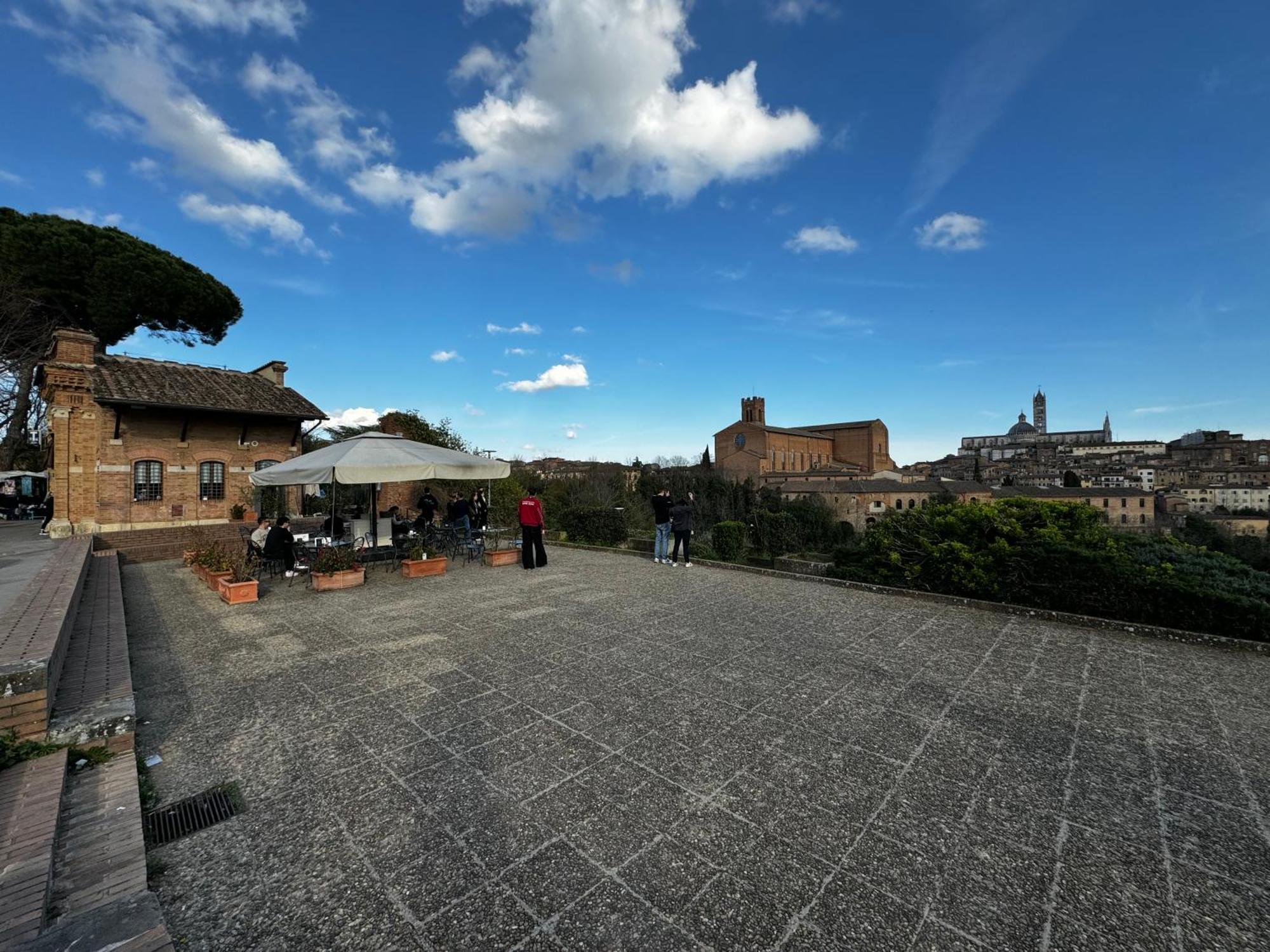 Skyline Siena Apartment Bagian luar foto