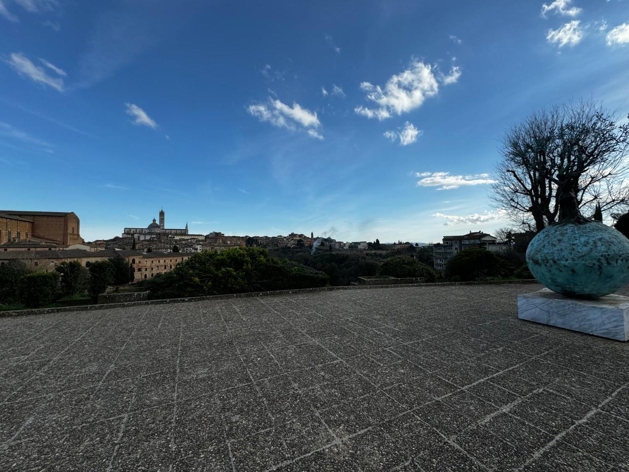 Skyline Siena Apartment Bagian luar foto